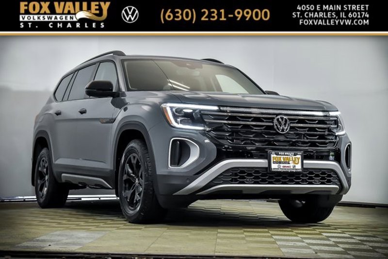 Certified 2025 Volkswagen Atlas Peak Edition SE image 1