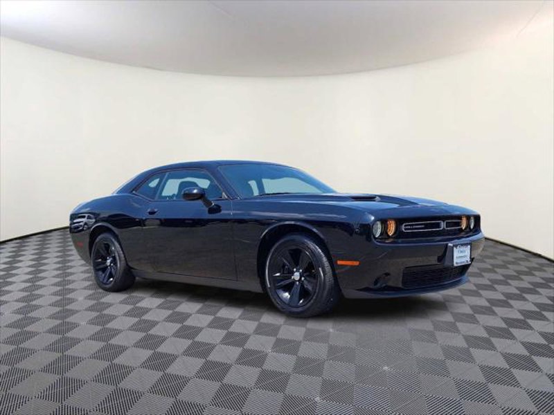 Certified 2019 Dodge Challenger SXT image 1