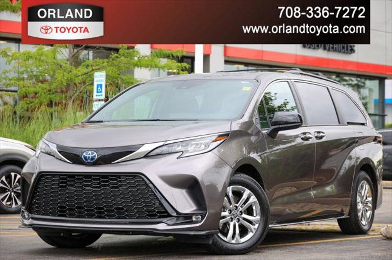 Certified 2022 Toyota Sienna XSE w/ XSE Plus Package image 1