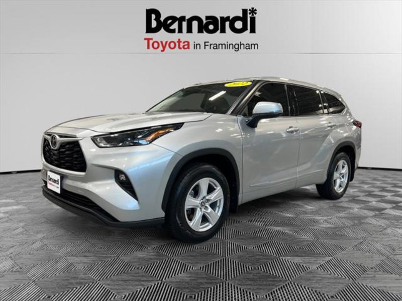 Certified 2022 Toyota Highlander LE image 1