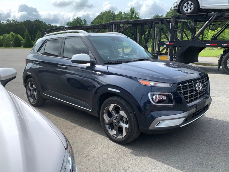 Used 2022 Hyundai Venue Limited image 1