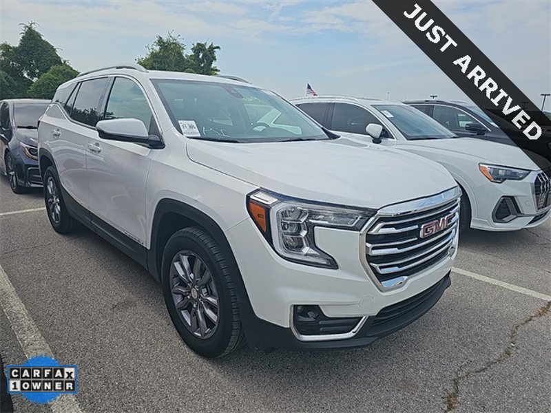 Used 2024 GMC Terrain SLT image 1