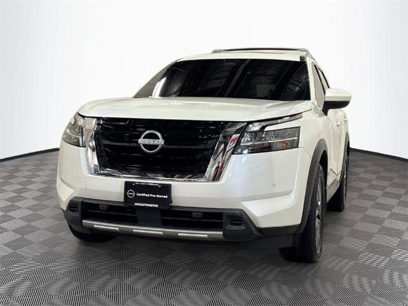 Certified 2024 Nissan Pathfinder SL image 1