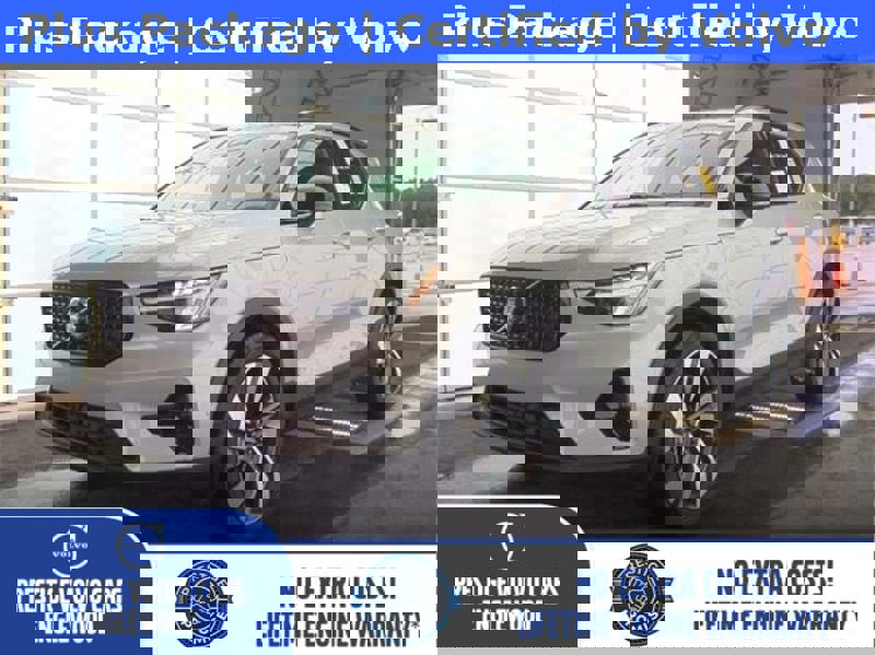 Certified 2025 Volvo XC40 B5 Plus image 1