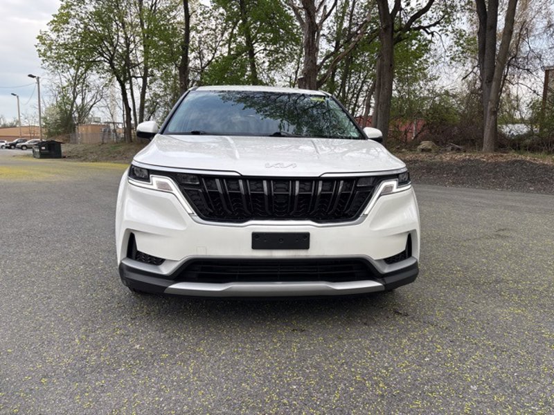 Certified 2022 Kia Carnival LX image 1