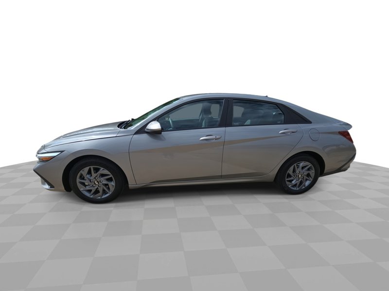 Used 2024 Hyundai Elantra SEL image 1