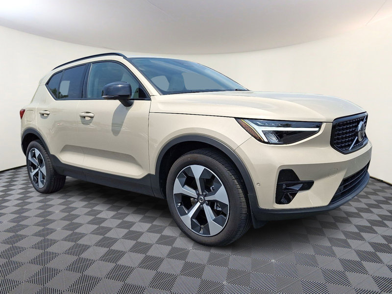Certified 2025 Volvo XC40 B5 Plus w/ Climate Package image 1