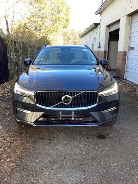 Certified 2022 Volvo XC60 B5 Momentum w/ Climate Package image 1