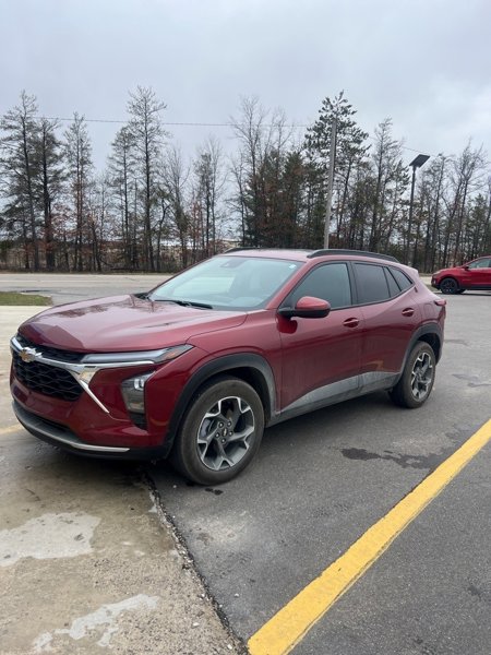 Certified 2024 Chevrolet Trax LT w/ Sunroof Package image 1