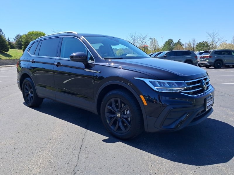 Certified 2024 Volkswagen Tiguan SE w/ Panoramic Sunroof Package image 1
