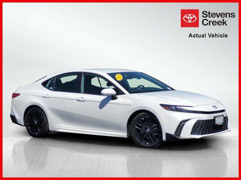 Certified 2025 Toyota Camry SE image 1
