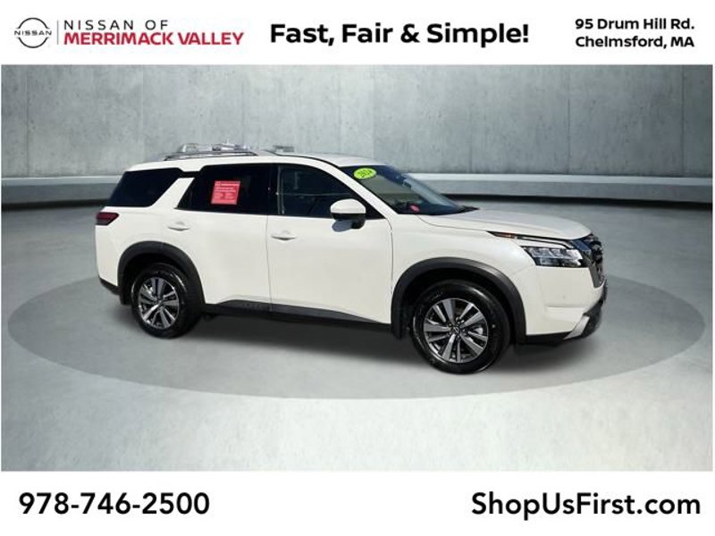 Certified 2024 Nissan Pathfinder SL image 1