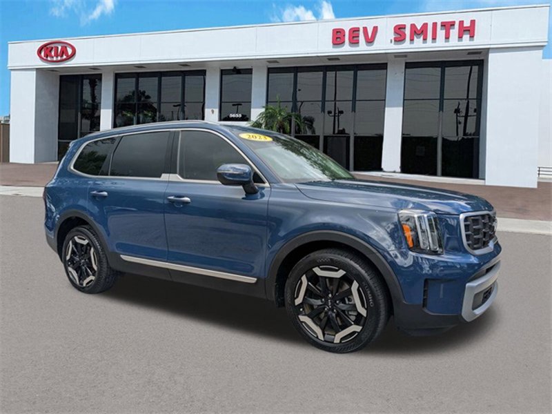 Certified 2023 Kia Telluride S image 1
