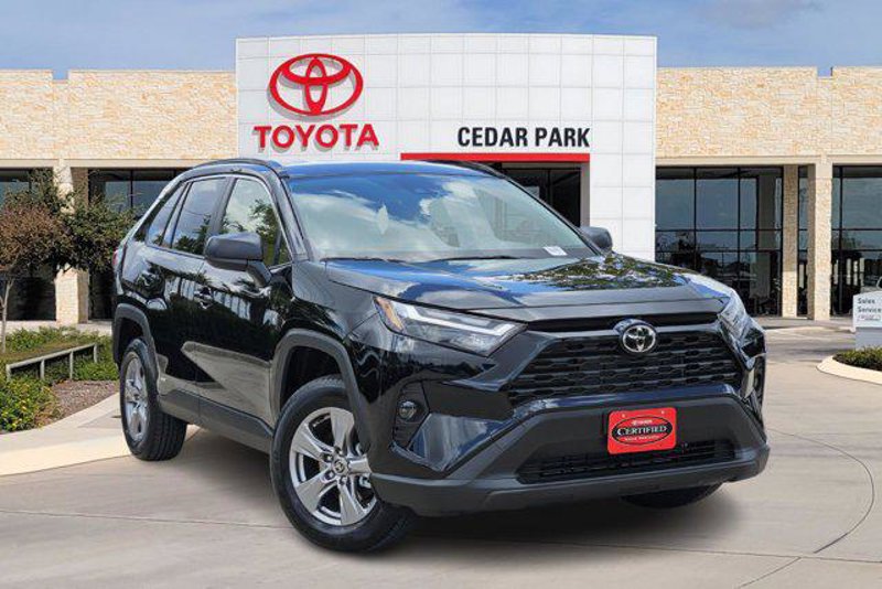 Certified 2025 Toyota RAV4 LE image 1