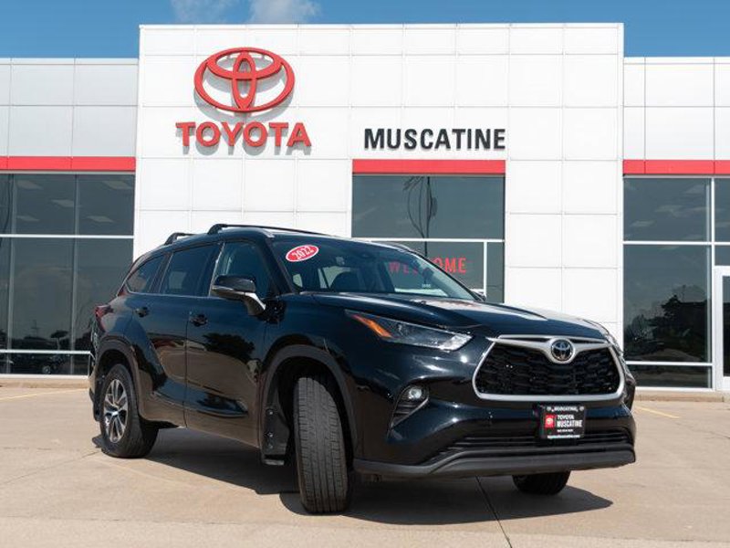 Certified 2022 Toyota Highlander XLE image 1