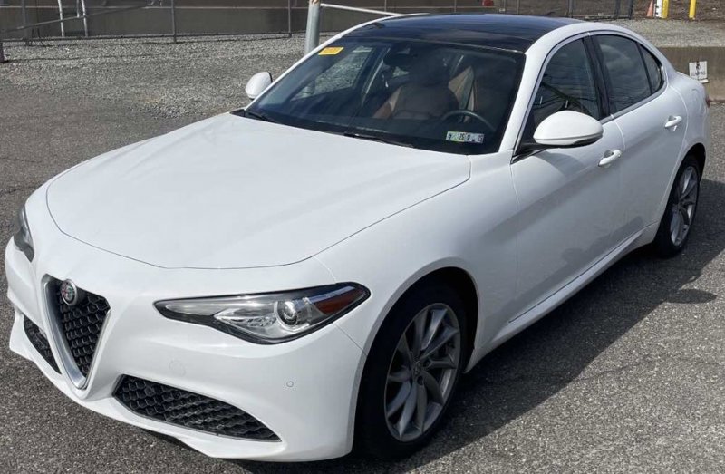 Used 2017 Alfa Romeo Giulia AWD image 1