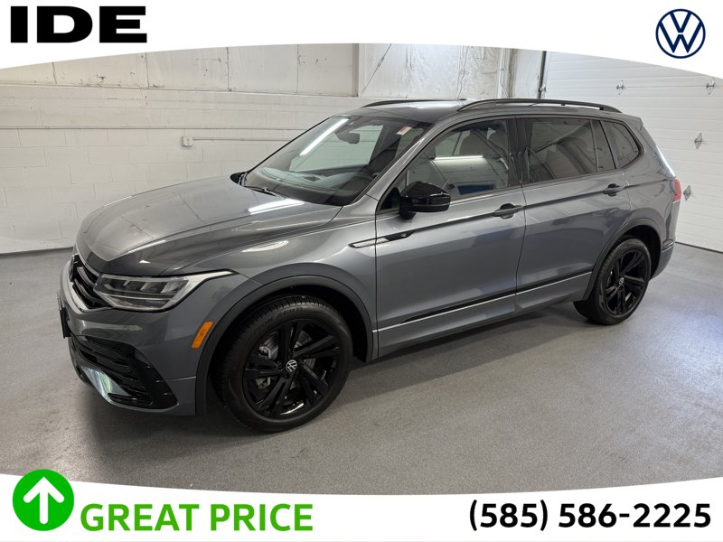 Certified 2023 Volkswagen Tiguan SE R-Line image 1