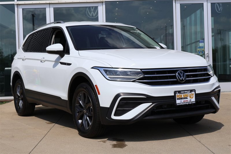 Certified 2022 Volkswagen Tiguan SE image 1