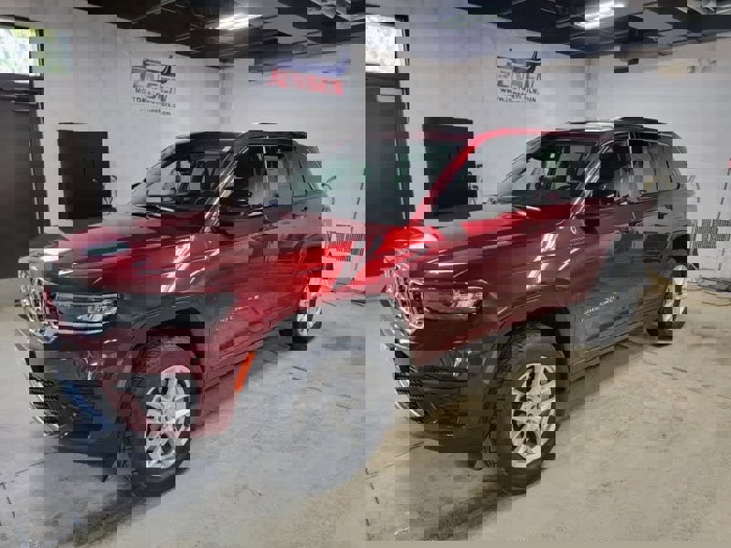 Certified 2023 Jeep Grand Cherokee Laredo w/ Luxury Tech Group I image 1