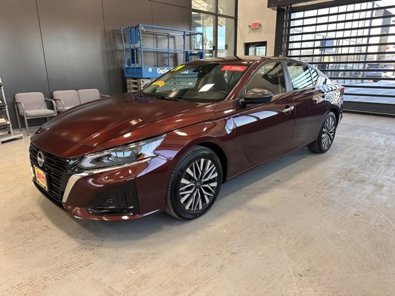 Certified 2024 Nissan Altima 2.5 SV image 1