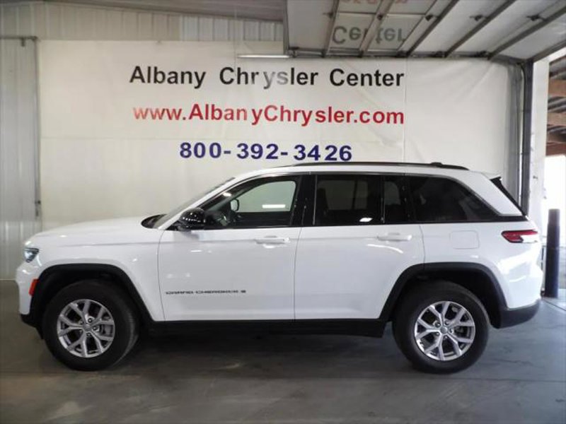Certified 2022 Jeep Grand Cherokee Limited image 1