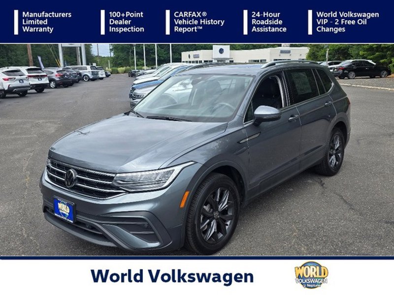 Certified 2024 Volkswagen Tiguan SE image 1