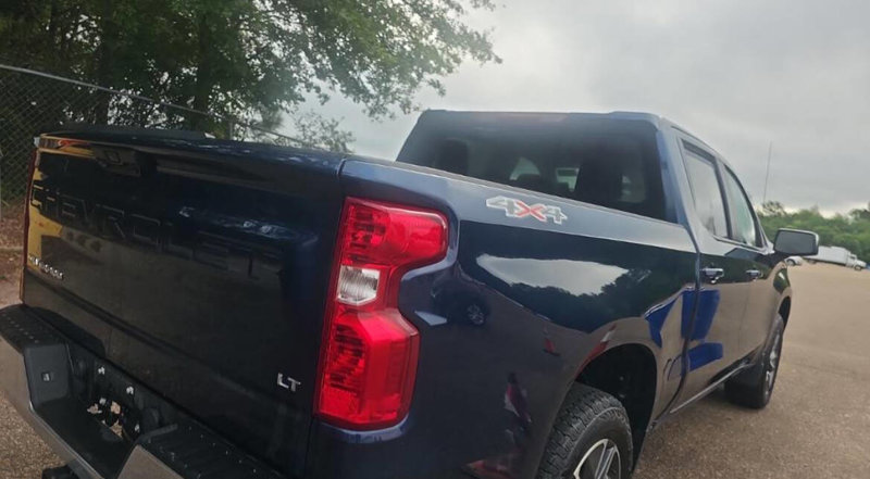 Used 2023 Chevrolet Silverado 1500 LT image 1
