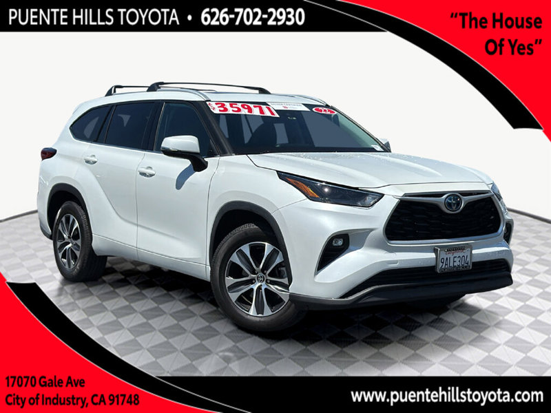 Certified 2022 Toyota Highlander XLE image 1