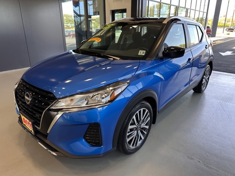 Certified 2023 Nissan Kicks SV image 1