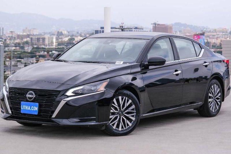 Certified 2024 Nissan Altima 2.5 SV image 1