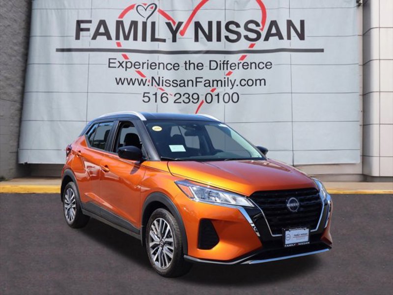 Certified 2024 Nissan Kicks SV image 1