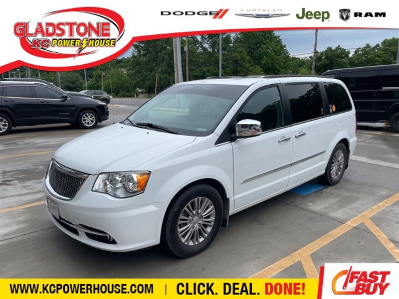 Used 2016 Chrysler Town & Country Touring-L image 1