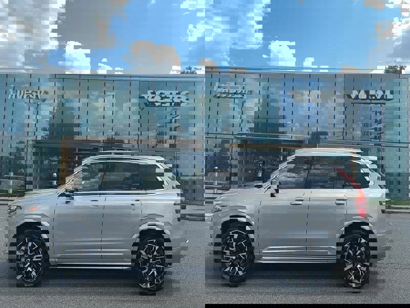 Certified 2024 Volvo XC90 B5 Plus image 1
