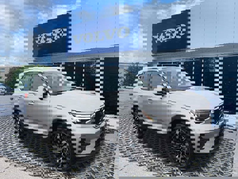 Certified 2025 Volvo XC40 B5 Ultra w/ Protection Package Premier image 1