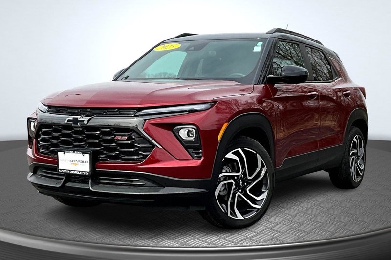 Certified 2025 Chevrolet TrailBlazer RS w/ Driver Confidence Package image 1