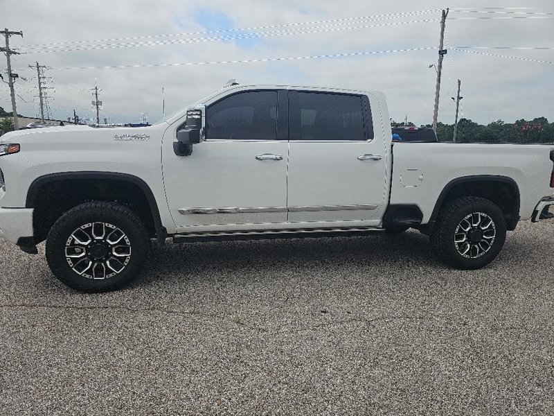 Used 2024 Chevrolet Silverado 3500 High Country w/ High Country Premium Package image 1