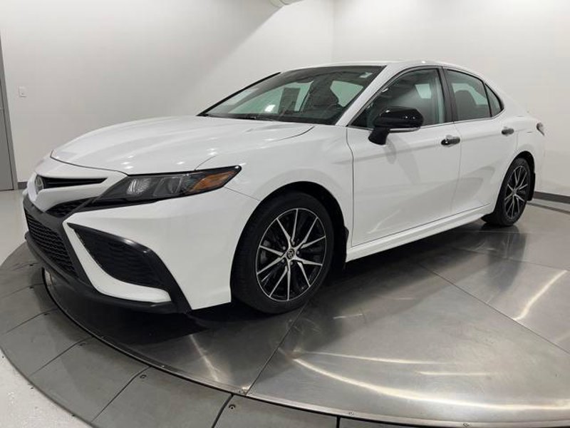 Certified 2022 Toyota Camry SE image 1