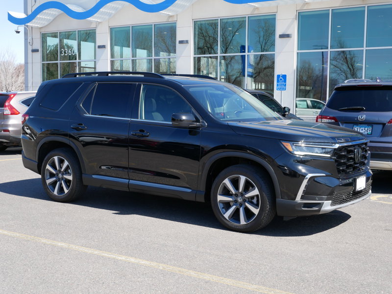 Certified 2025 Honda Pilot Touring image 1