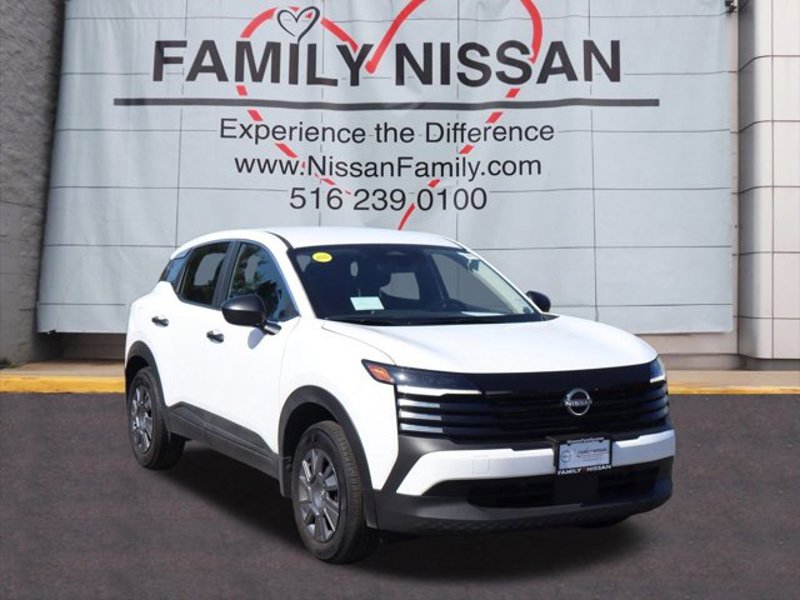 Certified 2025 Nissan Kicks S image 1