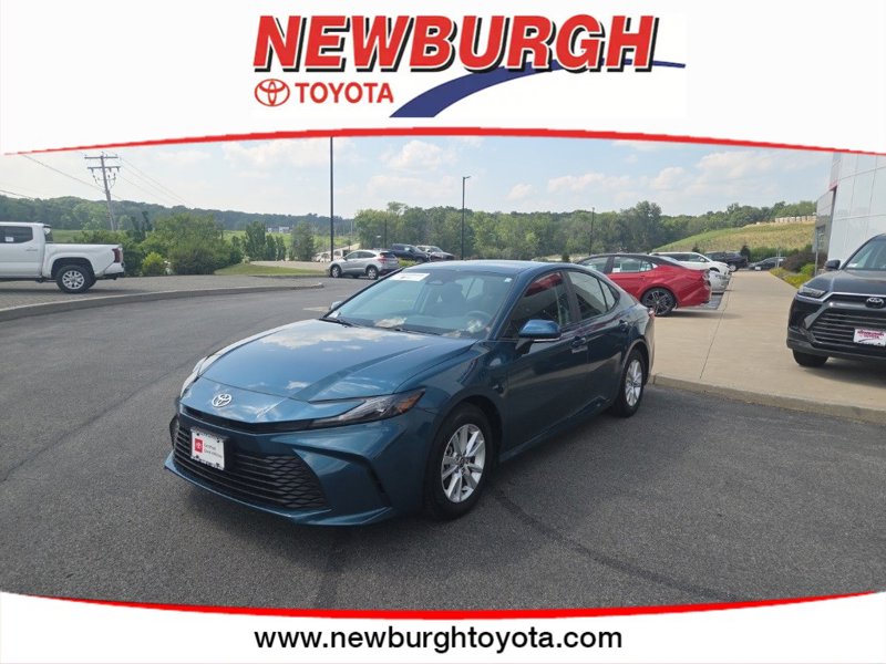 Certified 2025 Toyota Camry LE image 1