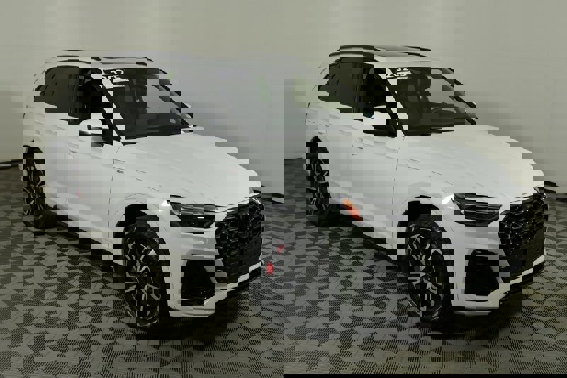 Certified 2025 Audi Q5 2.0T Premium Plus image 1