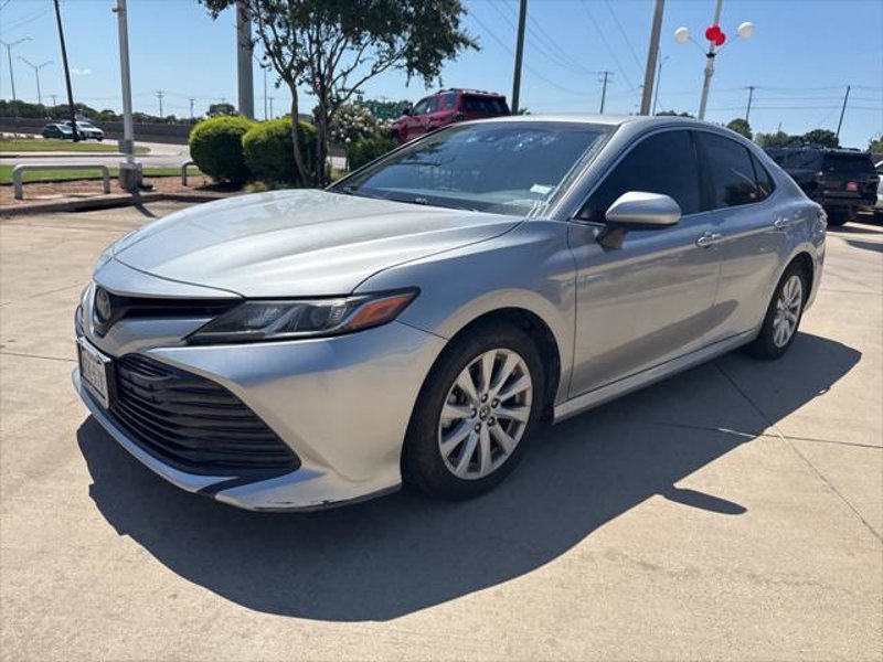 Certified 2018 Toyota Camry LE image 1