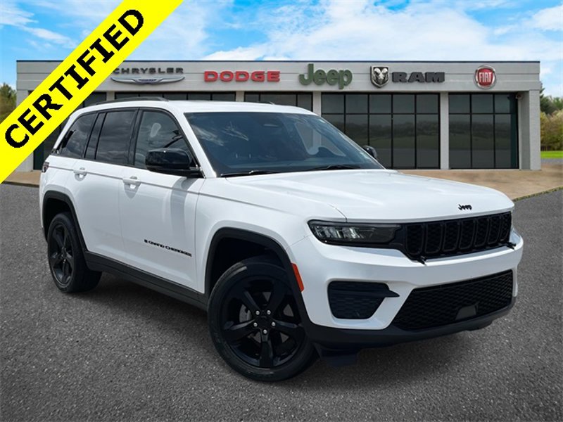 Certified 2024 Jeep Grand Cherokee Altitude image 1