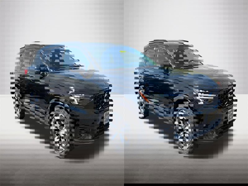 Certified 2023 Volvo XC40 B5 Plus w/ Protection Package Premier image 1