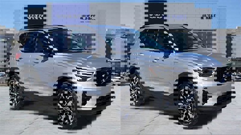 Certified 2024 Volvo XC40 B5 Ultimate w/ Climate Package image 1