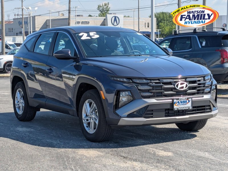 Certified 2025 Hyundai Tucson SE image 1