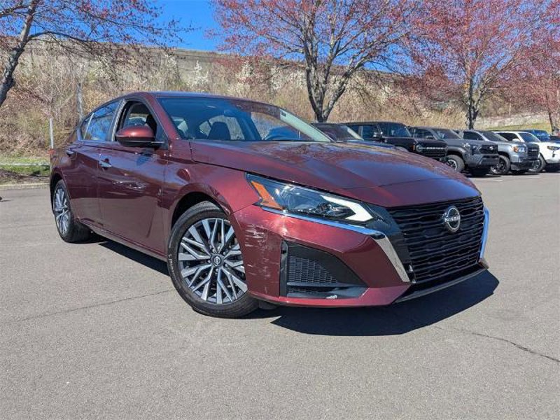 Certified 2023 Nissan Altima 2.5 SV image 1