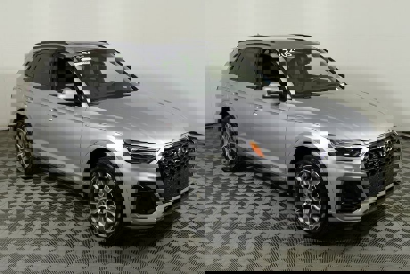 Certified 2025 Audi Q5 2.0T Premium image 1
