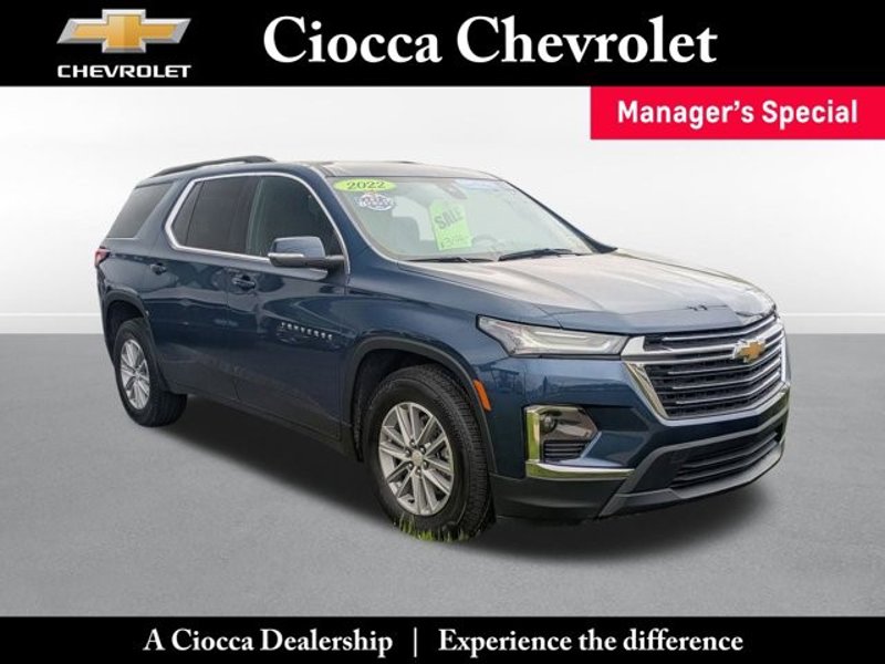 Certified 2022 Chevrolet Traverse LT image 1