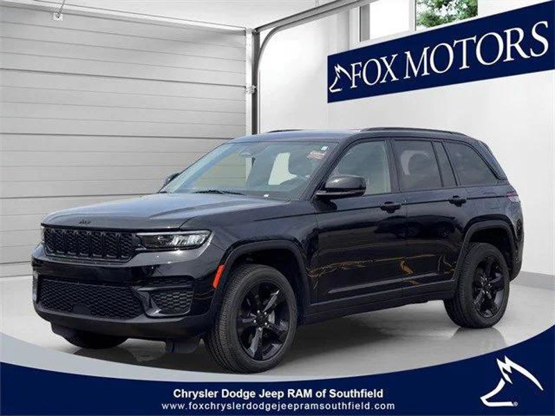 Certified 2023 Jeep Grand Cherokee Altitude image 1